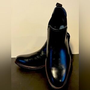 Johnston & Murphy Chelsea Boots. Black. Size 9 1/2 Medium. Appear New.